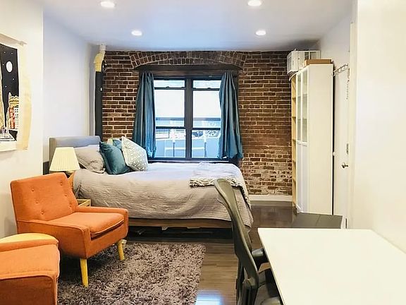 2nd image of 918 Saint Nicholas Ave #1A