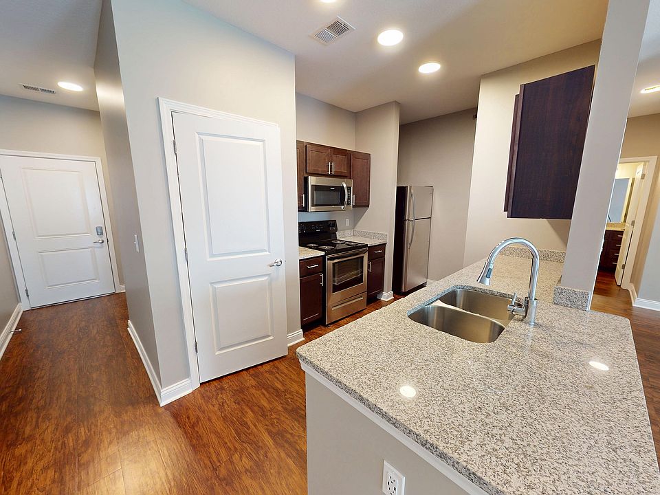 A kitchen that checks every box: pantry space, stainless steel appliances, and ply box_pantrenty of room to move.