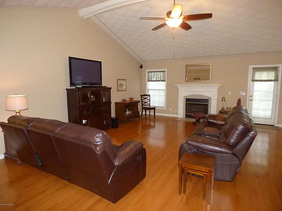 4th image of 156 Green Wood Dr