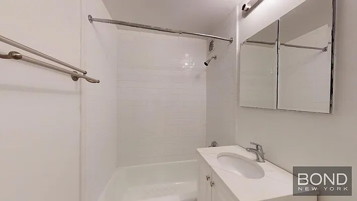 Rented by Bond New York | media 5