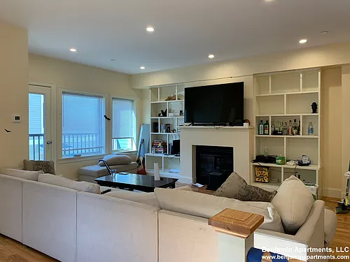118 Tremont St Photo 1