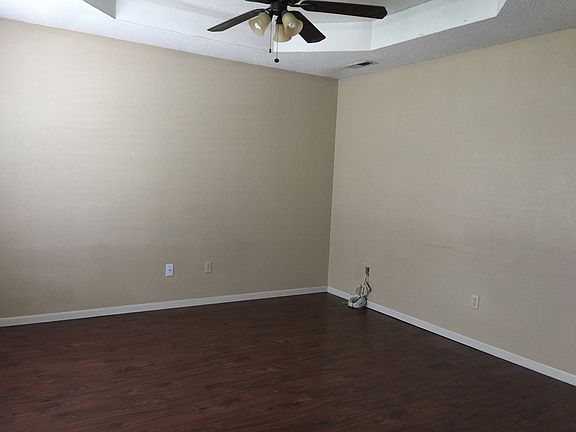 3rd image of 216 Aaron Ln