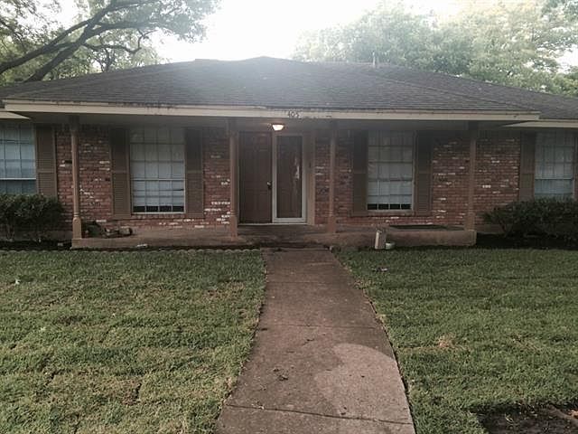 1st image of 405 Brook Hollow Dr