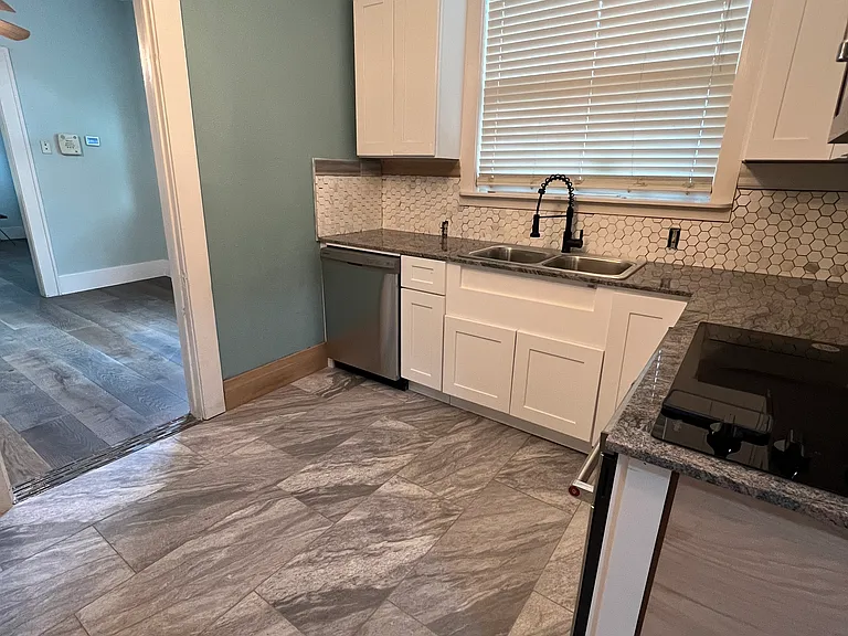 316 Bay St — Photo 20