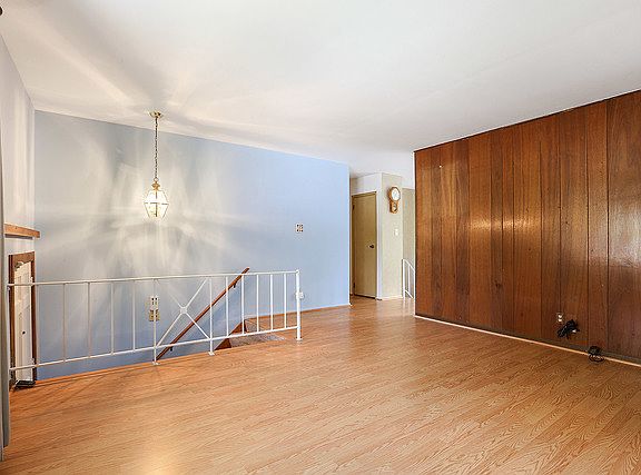 5th image of 4 S Spruce Ln