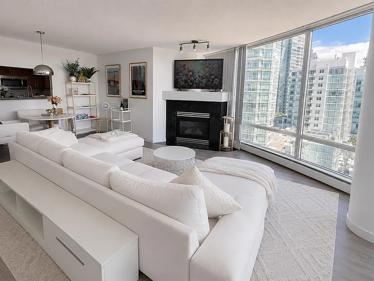 1201 Marinaside Cres #1005 — Photo 2