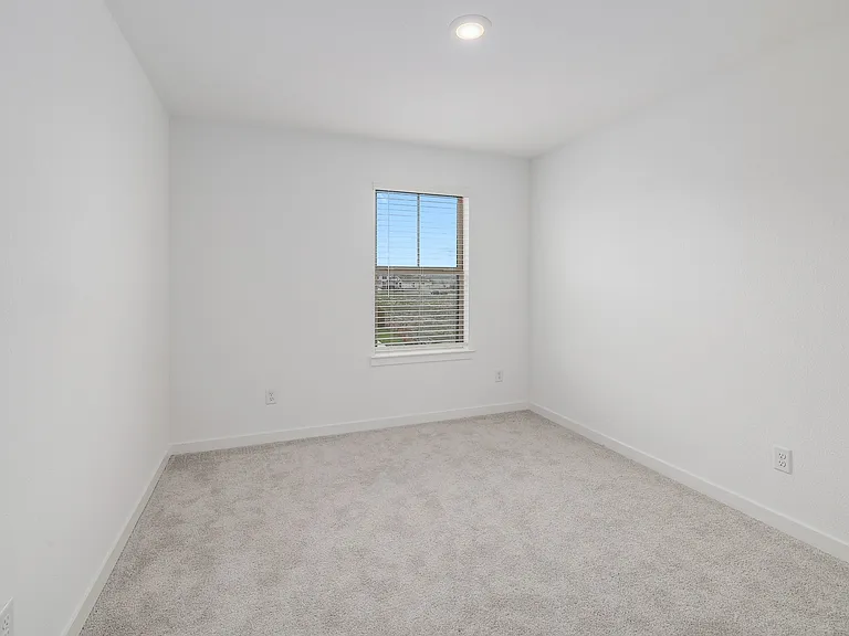 109 Ventura Dr — Photo 20