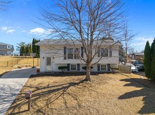 2514 Sheffield Dr, Davenport, IA 52806