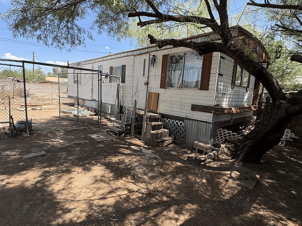 2nd image of 3218 N Romero Rd