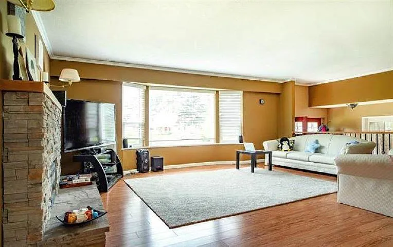 1500 55th St — Photo 3