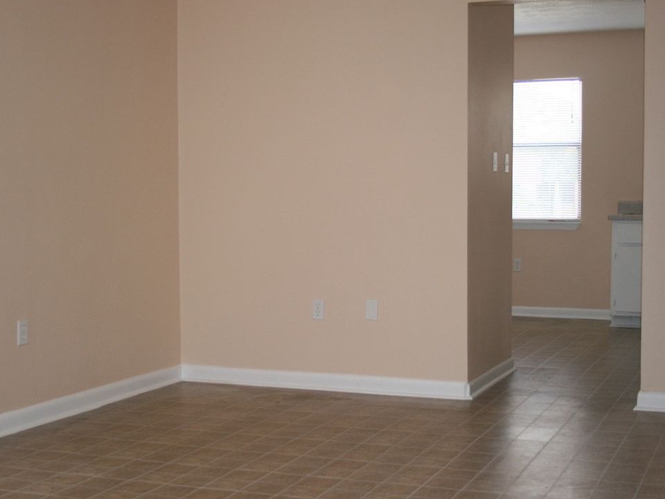 2nd image of 1944 Sunset Pl APT 4