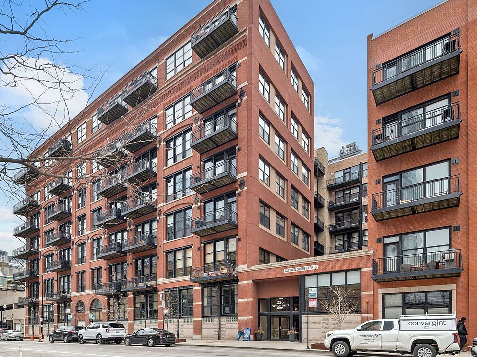 1st image of 226 N Clinton St APT 525