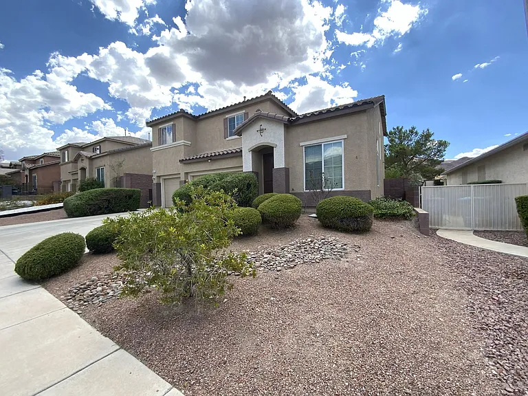 1001 Pleasing Plateau St — Photo 3