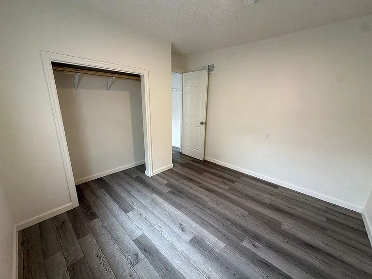 2410 Englewood Ave — Photo 13