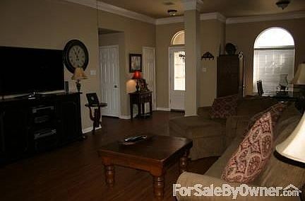 4th image of 506 Emancipation Dr