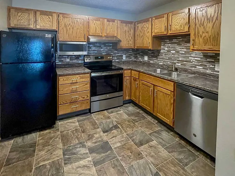 Highland View Apartments — Photo 140