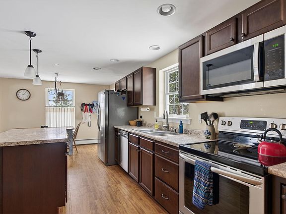 5th image of 22 Poplar Hill Road