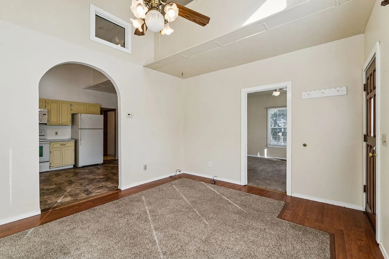 2 bed, 885 sqft, $2,195 — Photo 3