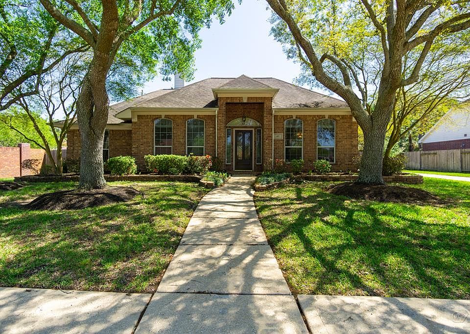 1st image of 417 Meadow Bend Dr