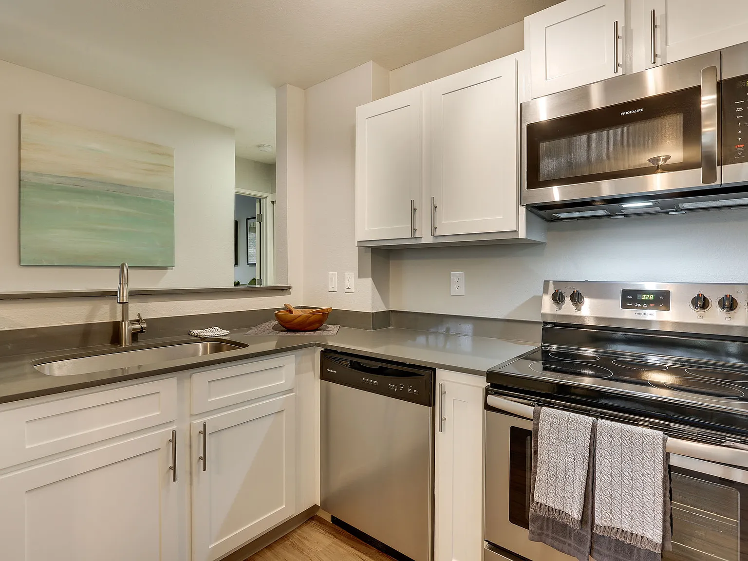 Sterling Pointe — Photo 3