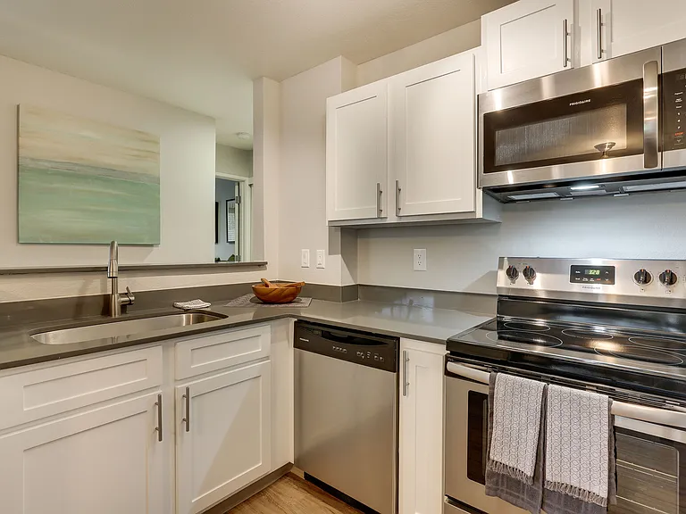 Sterling Pointe — Photo 3