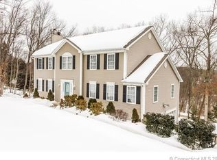 24 Jo Mar Dr, Sandy Hook, CT 06482