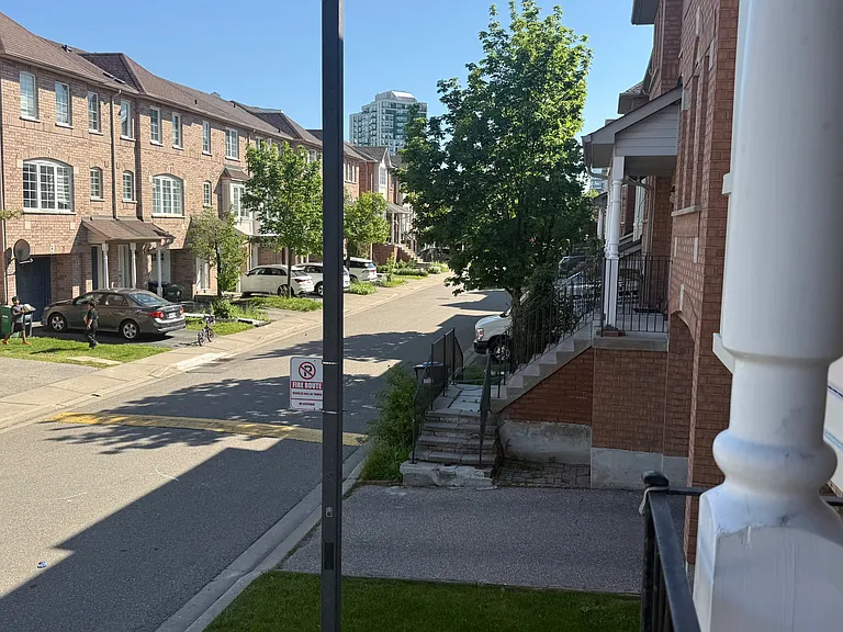 80 Acorn Pl #16 — Photo 5