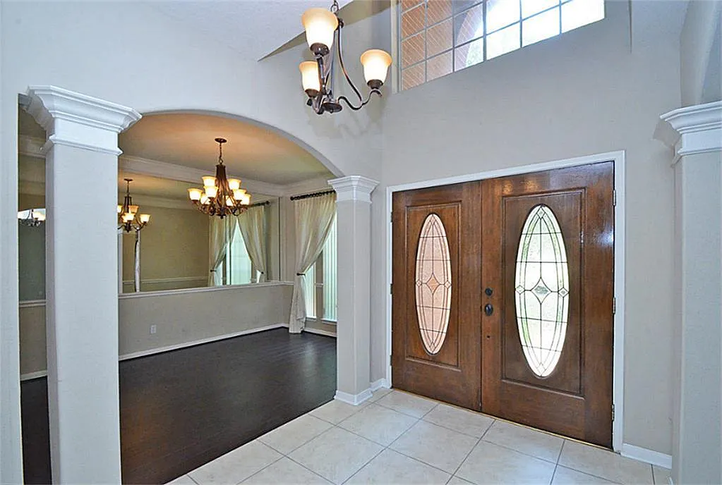 5 bed, 3.5 bath, 3464 sqft, $3,000 — Photo 2