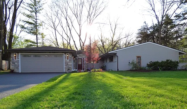 44 Cambridge Ln photo 1