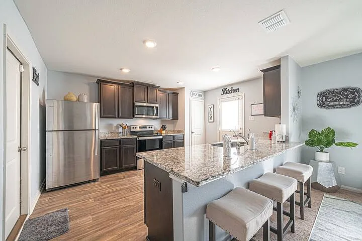 3 bed, 2.5 bath, 1428 sqft, $3,800 — Photo 2