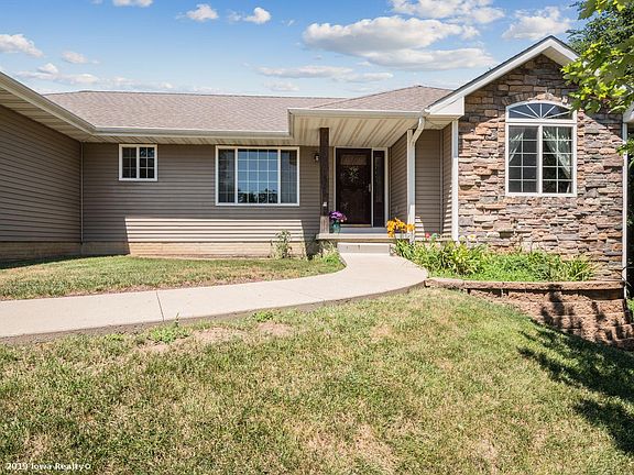 4th image of 810 Greenwood Hills Dr