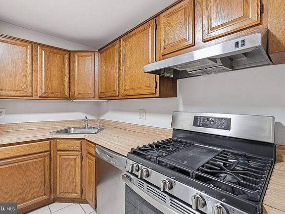5th image of 1526 Northgate Sq Unit 26/22B