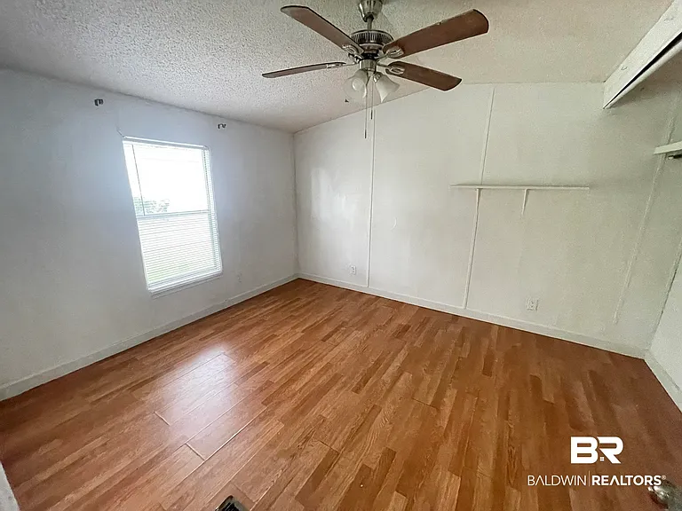 426 Robin Cir — Photo 7