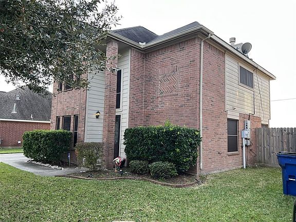 3rd image of 121 Highland St