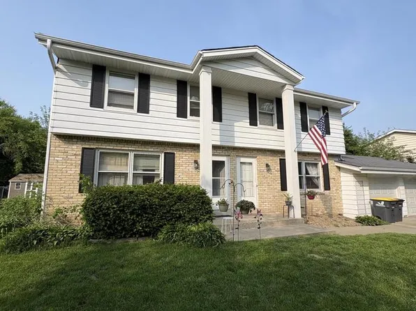 2712 Woodridge LANE, Waukesha, WI 53188