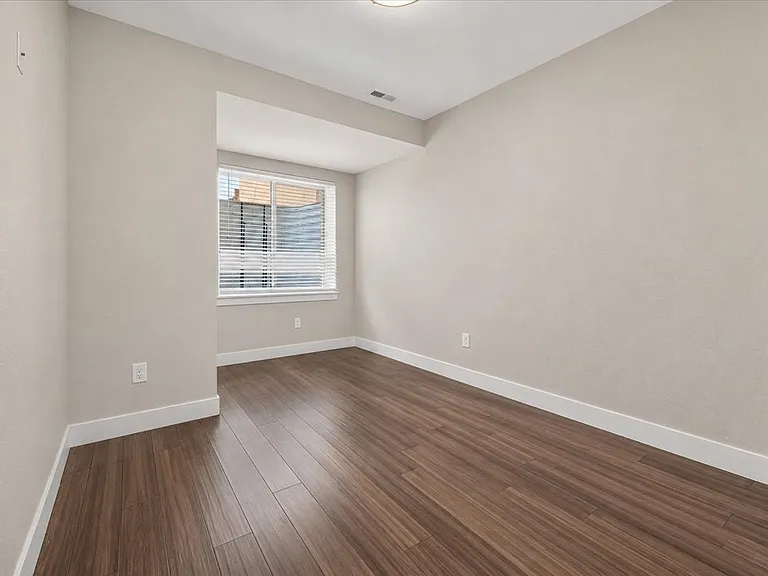 1407 Rogers Ct — Photo 36