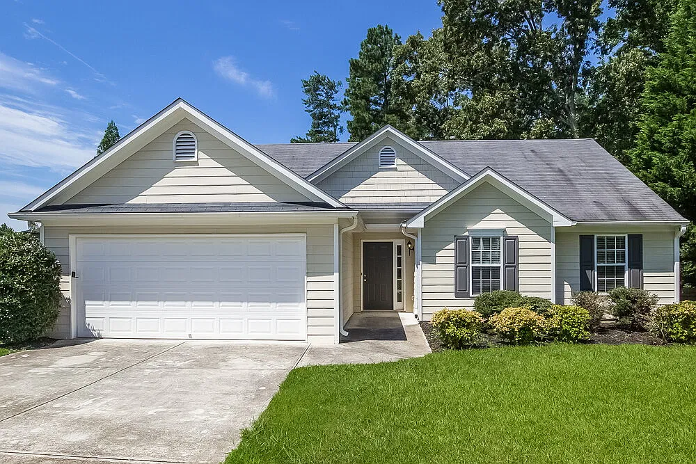 3 bed, 2.0 bath, 1386 sqft, $2,045 — Photo 1