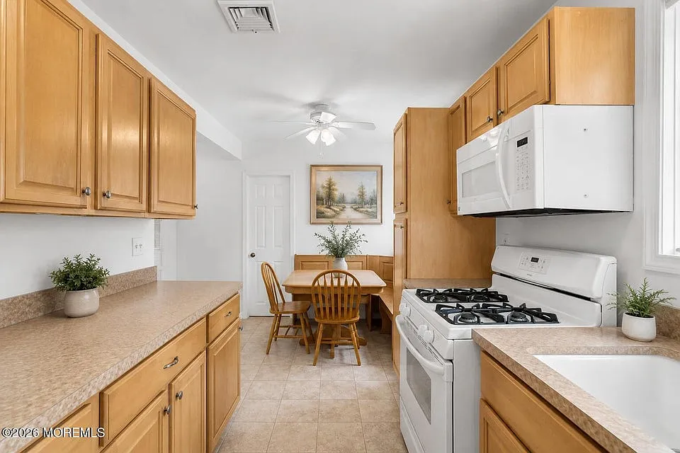 3 bed, 1284 sqft, $3,100 — Photo 4