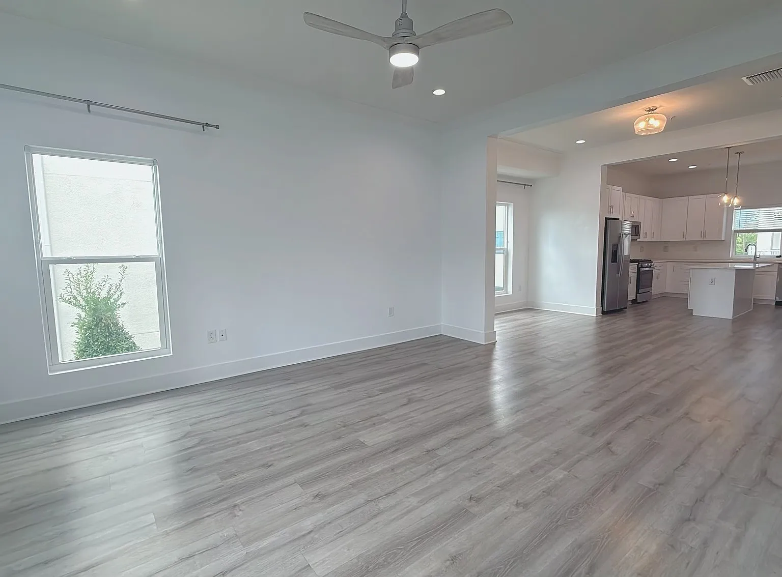 3 bed, 3.5 bath, 2296 sqft, $4,900 — Photo 2