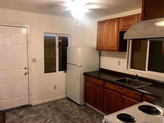 3rd image of 3842 W Pacific Ave