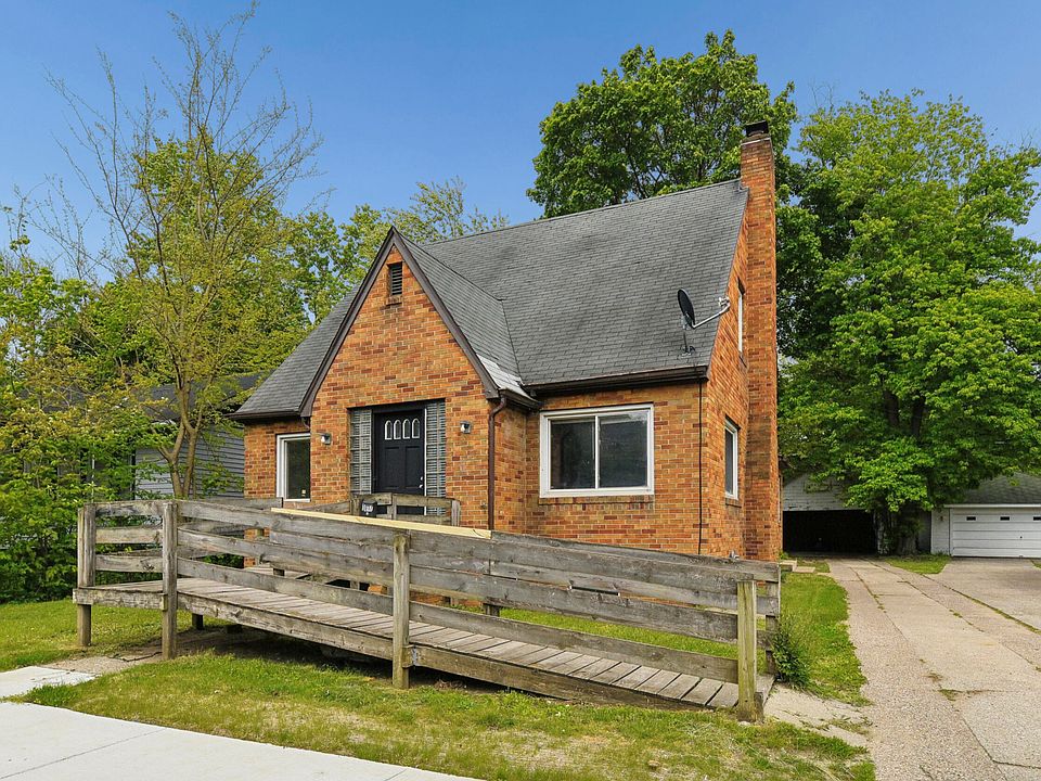 1st image of 1017 McAllister Ave