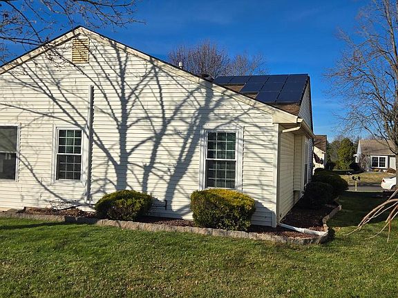 3rd image of 117 Carriage Hill Ct