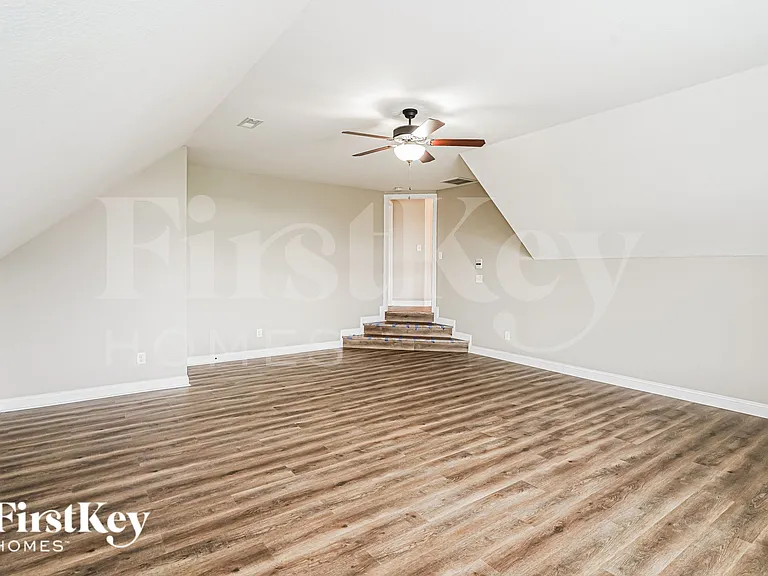 1232 Upland Ter — Photo 15