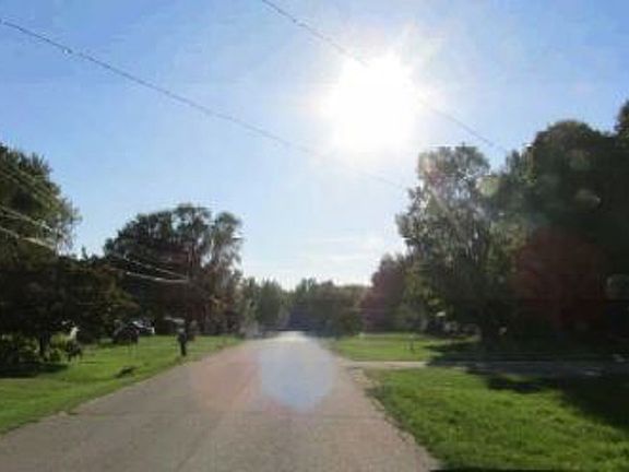 Exterior Neighborhood (street photo)