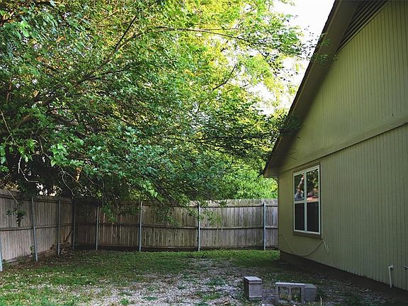 5th image of 810 Odell St