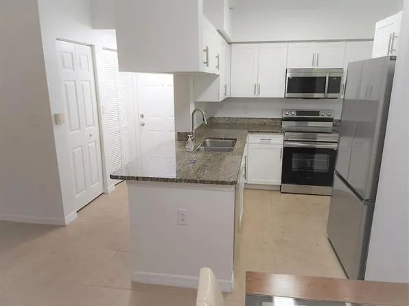 6482 Emerald Dunes Dr APT 108, West Palm Beach, FL 33411