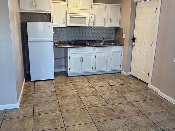 2nd image of 815 E 3rd Ave #1/2-1