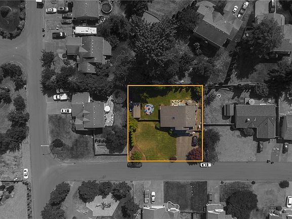 3rd image of 12509 200th Ave E
