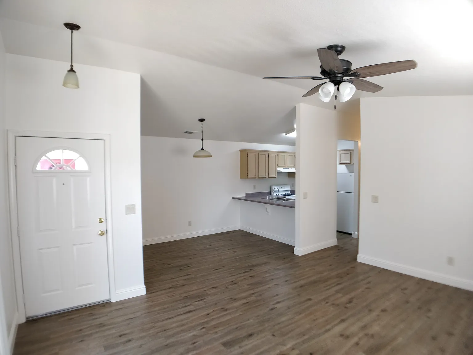 2 bed, 900 sqft, $1,295 — Photo 3