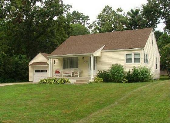 1st image of 268 Carmen Ave